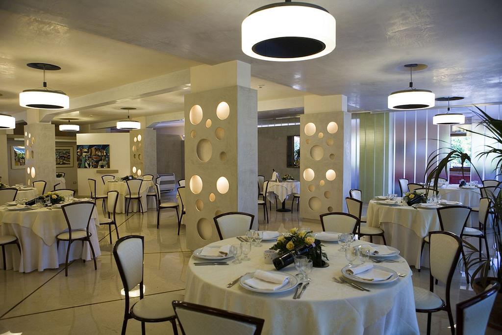 Hotel Ristorante Cavaliere Scario Buitenkant foto