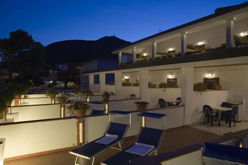 Hotel Ristorante Cavaliere Scario Buitenkant foto