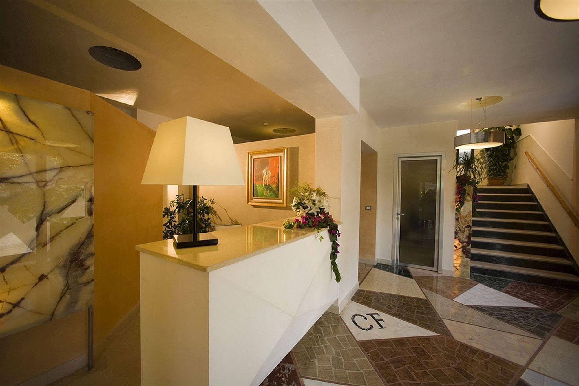 Hotel Ristorante Cavaliere Scario Buitenkant foto