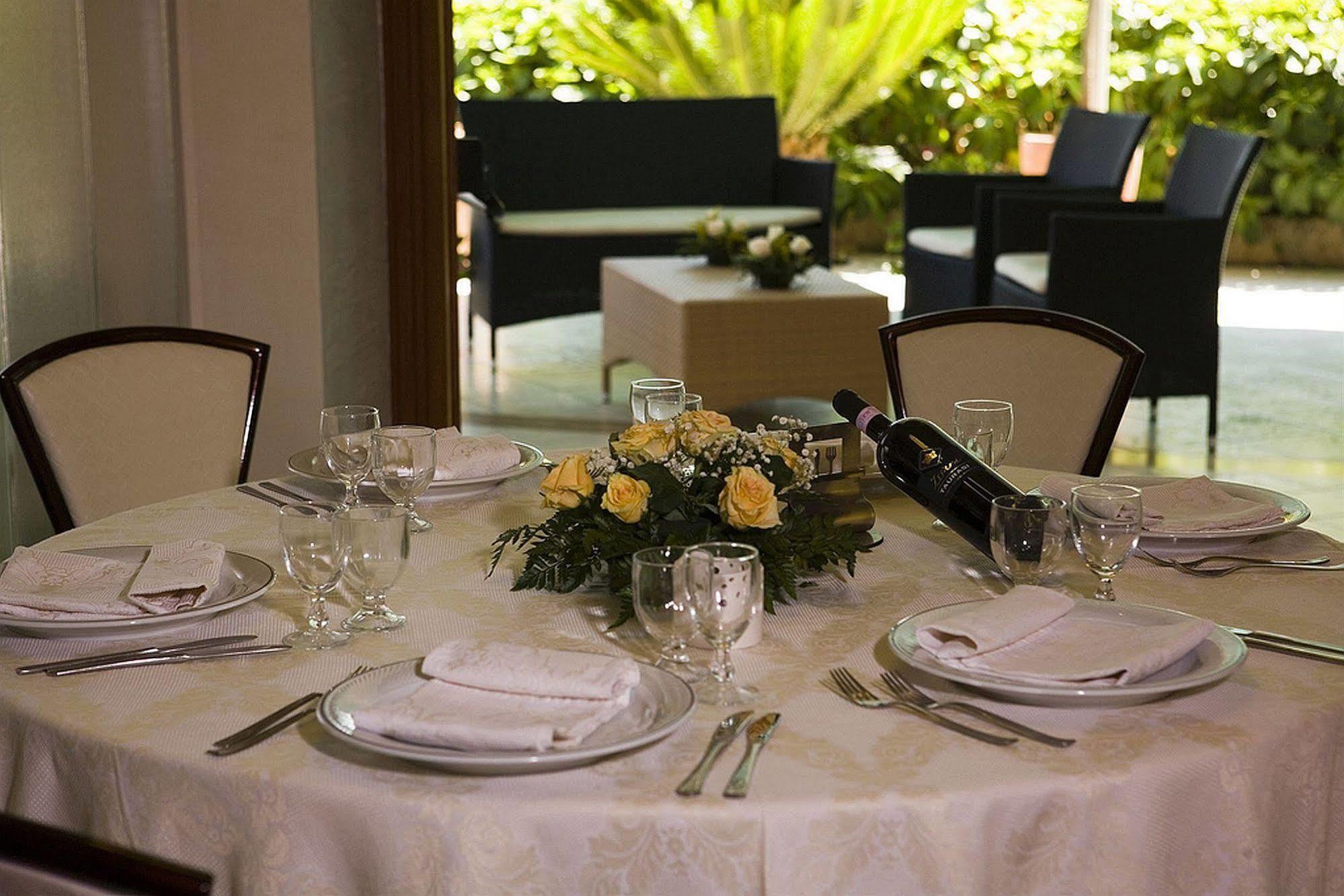 Hotel Ristorante Cavaliere Scario Buitenkant foto
