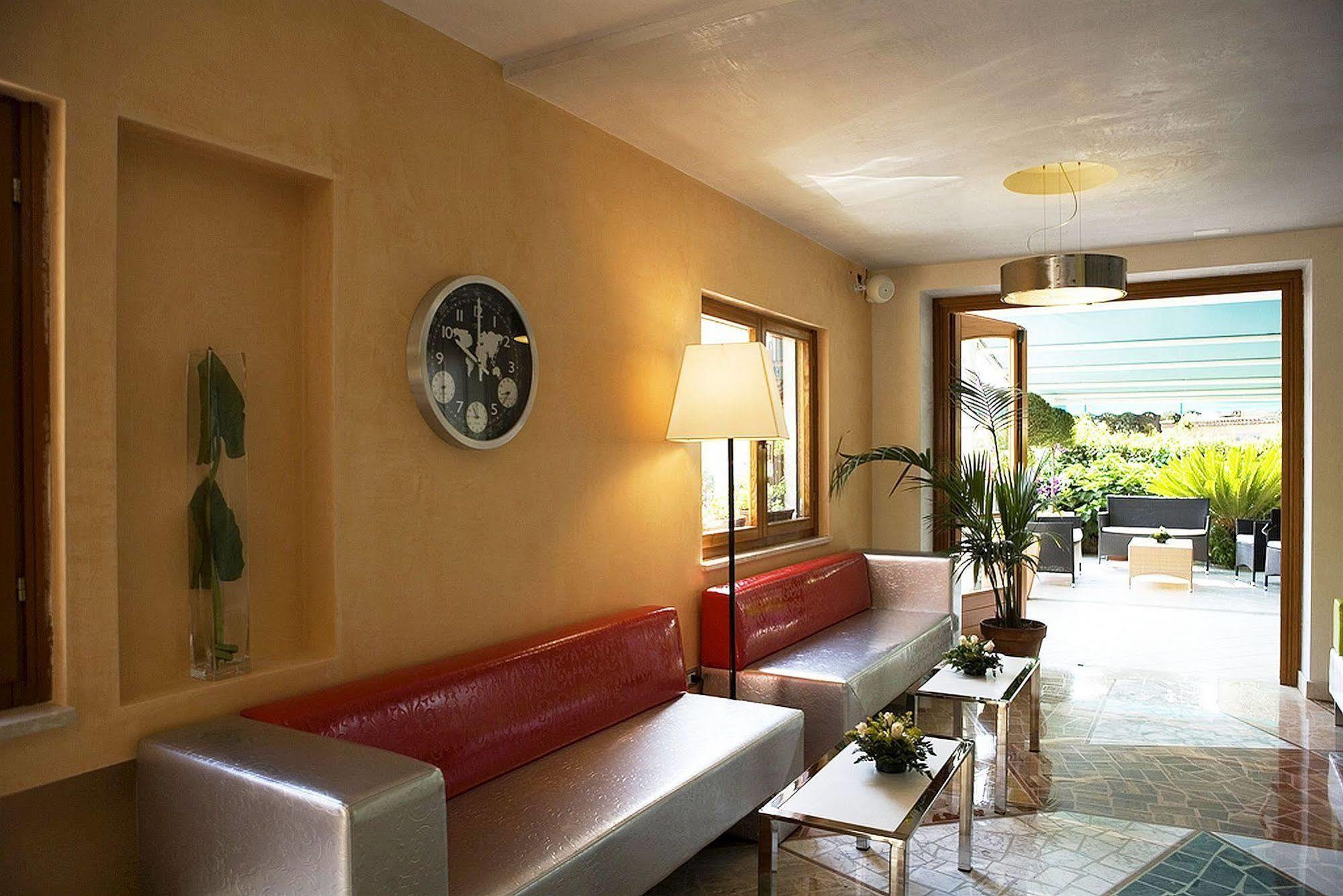 Hotel Ristorante Cavaliere Scario Buitenkant foto