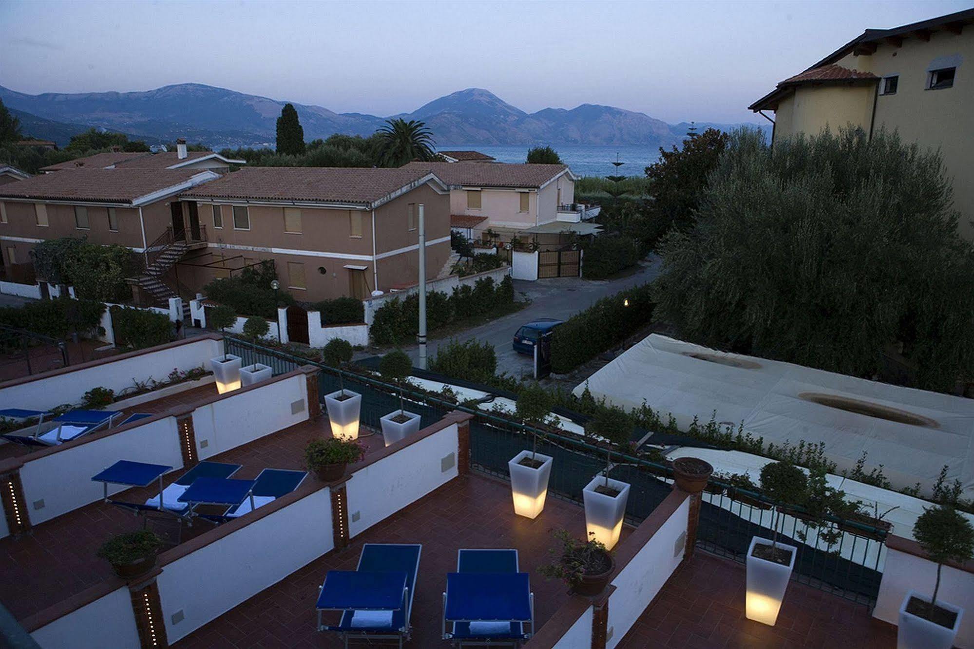 Hotel Ristorante Cavaliere Scario Buitenkant foto